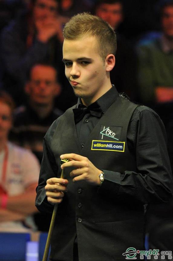 篮球场上展 篮球场上展