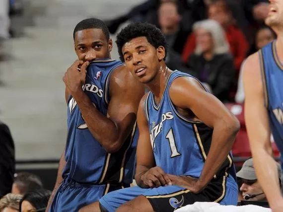 外线两侧 外线两侧